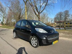 Zwart Gebruikt 2010 Peugeot 107 Hatchback | € 1.895 (Eerlijke prijs)