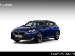 Blauw, metallic lak Nieuw 2024 BMW 120 M Sport Hatchback | € 49.194 (Super prijs)