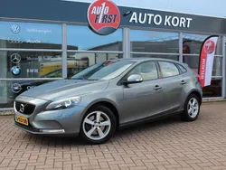 Grijs Gebruikt 2018 Volvo V40 Momentum Stationwagen | € 15.749 (Eerlijke prijs)