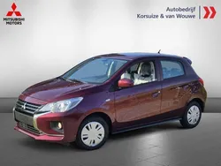 Rood metallic Nieuw 2025 Mitsubishi Space Star Hatchback | € 18.449 (Eerlijke prijs)