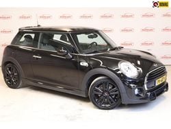 Zwart Gebruikt 2017 Mini Cooper Business Hatchback | € 13.450 (Eerlijke prijs)