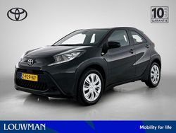 Zwart Gebruikt 2024 Toyota Aygo Play Hatchback | € 17.950 (Eerlijke prijs)