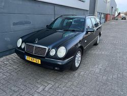 Zwart Gebruikt 1998 Mercedes 240 Avantgarde | € 1.195