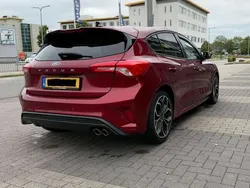 Rood Gebruikt 2019 Ford Focus ST-Line Hatchback | € 18.000 (Eerlijke prijs)