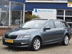 Grijs, metallic lak Gebruikt 2018 Skoda Octavia Ambition Stationwagen | € 15.950 (Iets duurder)