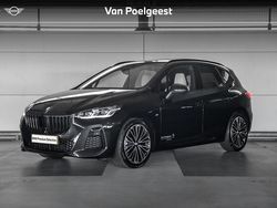 Saphirschwarz metallic (zwart metallic) Gebruikt 2024 BMW 218 Stationwagen | € 39.900