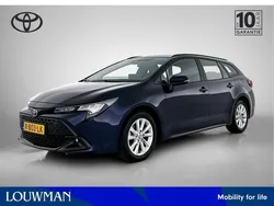 Blauw, metallic lak Gebruikt 2024 Toyota Corolla Active Stationwagen | € 29.945 (Iets duurder)