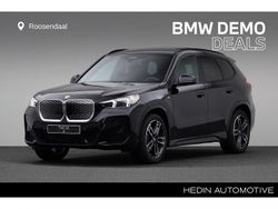 Saphirschwarz metallic (zwart metallic) Gebruikt 2025 BMW iX1 Comfort Edition SUV | € 52.880
