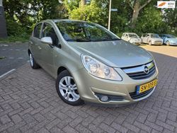 Geel, metallic lak Gebruikt 2008 Opel Corsa Edition Hatchback | € 4.950 (Eerlijke prijs)