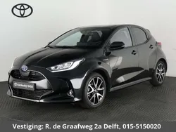 Zwart Gebruikt 2021 Toyota Yaris Hybrid Executive Hatchback | € 24.200 (Eerlijke prijs)