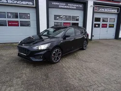Zwart, metallic lak Gebruikt 2021 Ford Focus ST-Line X Stationwagen | € 21.950 (Goede deal)