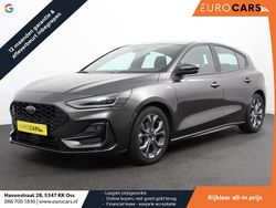 Grijs Gebruikt 2023 Ford Focus ST-Line Hatchback | € 20.785 (Eerlijke prijs)