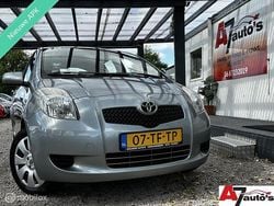 Grijs Gebruikt 2006 Toyota Yaris Luna Hatchback | € 2.499 (Eerlijke prijs)