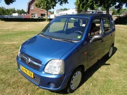 Blauw, metallic lak Gebruikt 2004 Opel Agila MPV | € 950 (Eerlijke prijs)