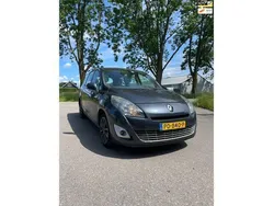 Grijs, metallic lak Gebruikt 2009 Renault Grand Scénic III Dynamique MPV | € 3.450 (Super prijs)