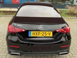 Zwart Gebruikt 2024 Mercedes C300e AMG line Sedan | € 46.500 (Goede deal)
