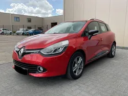 Rood Gebruikt 2014 Renault Clio GrandTour Expression Stationwagen | € 3.499