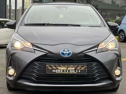 Grijs Gebruikt 2019 Toyota Yaris Sedan | € 16.499