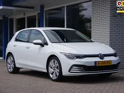Wit Gebruikt 2022 VW Golf VIII Life Hatchback | € 18.900 (Eerlijke prijs)
