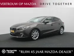 Bruin, metallic lak Gebruikt 2015 Mazda 3 Hatchback | € 18.950 (Eerlijke prijs)