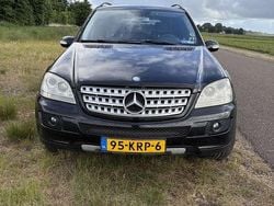 Zwart Gebruikt 2006 Mercedes ML350 SUV | € 7.999 (Goede deal)