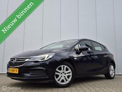Blauw Gebruikt 2017 Opel Astra Edition Hatchback | € 7.940 (Eerlijke prijs)