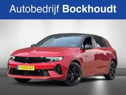 Rood, metallic lak Gebruikt 2022 Opel Astra GS Line Hatchback | € 25.900