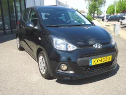 Zwart Gebruikt 2017 Hyundai i10 Comfort Hatchback | € 8.595 (Eerlijke prijs)