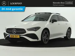 Licht poolwit uni Gebruikt 2023 Mercedes CLA250e Shooting Brake AMG Stationwagen | € 39.945 (Iets duurder)