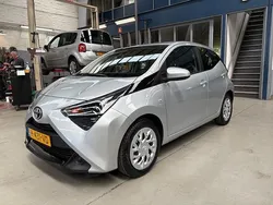 Grijs Gebruikt 2020 Toyota Aygo X-play Hatchback | € 11.150 (Eerlijke prijs)