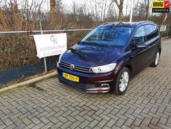 Rood Gebruikt 2018 VW Touran Comfortline MPV | € 19.950 (Duur)