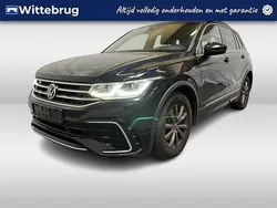 Zwart Gebruikt 2021 VW Tiguan R-line SUV | € 33.950 (Goede deal)