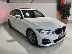 Wit Gebruikt 2023 BMW 318 M Sport Sedan | € 35.650 (Eerlijke prijs)