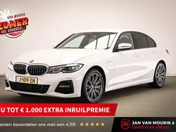 Wit Gebruikt 2020 BMW 330e M Sport Sedan | € 27.695 (Eerlijke prijs)