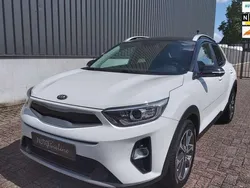 Wit, metallic lak Gebruikt 2018 Kia Stonic 4 SUV | € 14.850 (Eerlijke prijs)