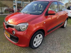 Rood, metallic lak Gebruikt 2015 Renault Twingo Expression Hatchback | € 6.200 (Eerlijke prijs)