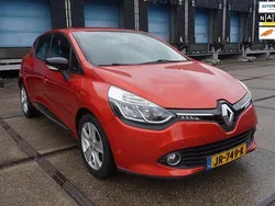 Rood Gebruikt 2014 Renault Clio IV Night&Day Hatchback | € 6.895 (Eerlijke prijs)