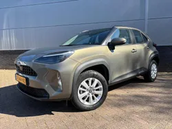 Groen, metallic lak Gebruikt 2024 Toyota Yaris Cross Active SUV | € 29.480 (Eerlijke prijs)