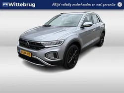 Grijs Gebruikt 2022 VW T-Roc Life SUV | € 27.950 (Goede deal)