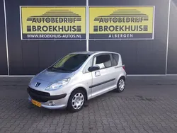 Grijs Gebruikt 2005 Peugeot 1007 Hatchback | € 1.200 (Eerlijke prijs)