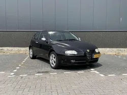 Zwart Gebruikt 2001 Alfa Romeo 147 Distinctive Hatchback | € 1.000 (Duur)
