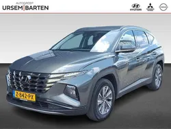 Grijs, metallic lak Gebruikt 2024 Hyundai Tucson Comfort SUV | € 36.930 (Eerlijke prijs)