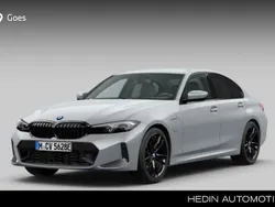 Grijs Gebruikt 2024 BMW 330e M Sport Sedan | € 46.880 (Super prijs)