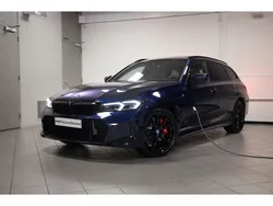 Tansanitblau metallic (donker blauw metallic) Gebruikt 2025 BMW 320e Comfort Edition Stationwagen | € 56.450