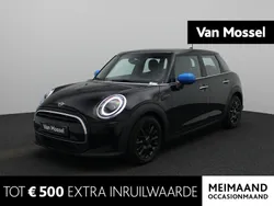 Zwart, metallic lak Gebruikt 2022 Mini ONE Hatchback | € 20.900 (Eerlijke prijs)