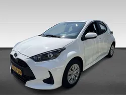 Wit, metallic lak Gebruikt 2023 Toyota Yaris Active Hatchback | € 21.930 (Eerlijke prijs)
