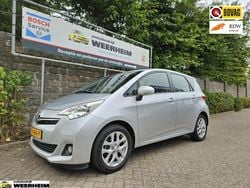 Grijs Gebruikt 2012 Toyota Verso-S MPV | € 10.950 (Eerlijke prijs)