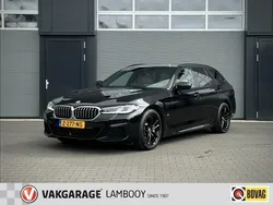 Zwart Gebruikt 2022 BMW 530 M Sport Stationwagen | € 43.950 (Eerlijke prijs)