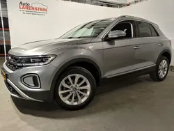 Grijs Gebruikt 2022 VW T-Roc Style SUV | € 31.650 (Eerlijke prijs)