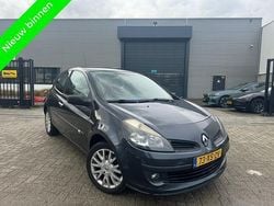Grijs Gebruikt 2007 Renault Clio II Dynamique Hatchback | € 1.499 (Eerlijke prijs)